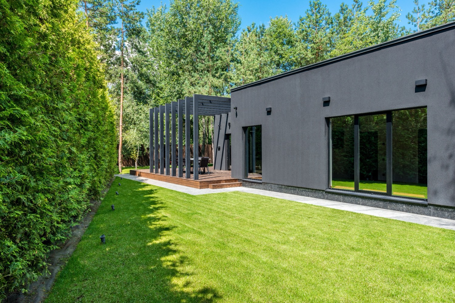Pergola et pelouse impeccable